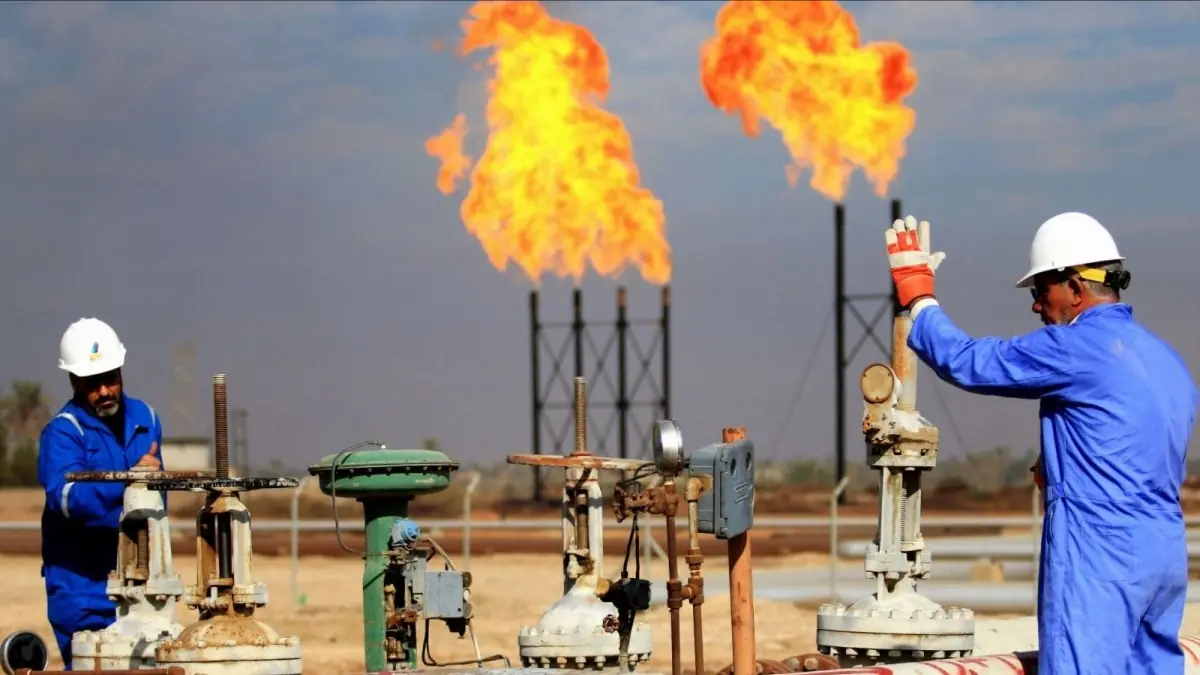 Giá dầu tăng 2% sau khi cảng dầu Nga bị tấn công